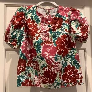 Vineyard Vines floral shortsleeved blouse. Never been worn
